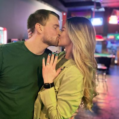 erinbloomy's tweet photo. #NewProfilePic https://t.co/HVBdnVCl8y