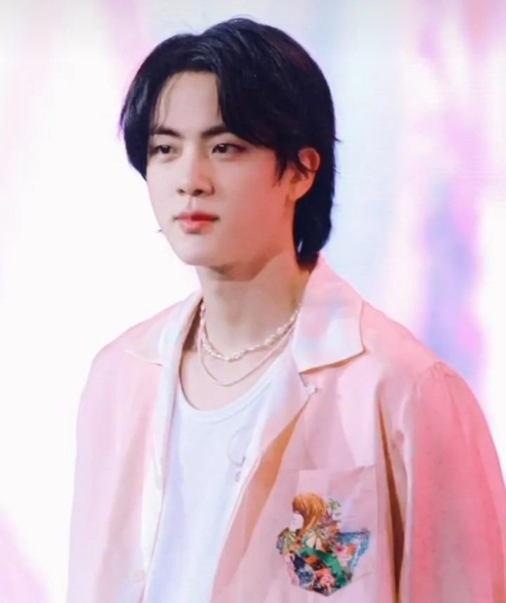 borahaela's tweet photo. Seokjinah, hãy chăm sóc cho bản thân, đừng để bị thương nữa. 😭
Mau khỏe lại nhé chàng trai của em 💜💜💜
#BTSJIN
#SEOKJIN 
#GetWellSoonJin https://t.co/4rIXxkvo2H