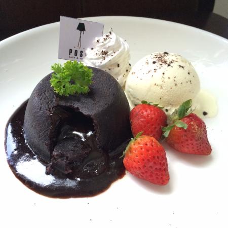 TheCocoaaZone's tweet photo. Beauty always hide inside just like Lava Cake...#lavacake https://t.co/A3kBjMXLfF