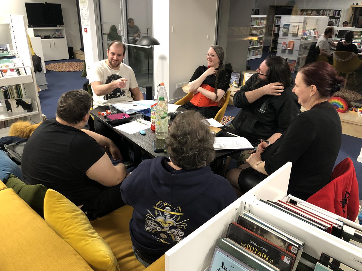 MalcovitchV's tweet photo. Ce soir, c’était deux parties de #JDR et une partie de #HeroQuest avec 2 scénarios de finis.
Content de reprendre une vie quasi normale en association. https://t.co/nMZQo3iAWN