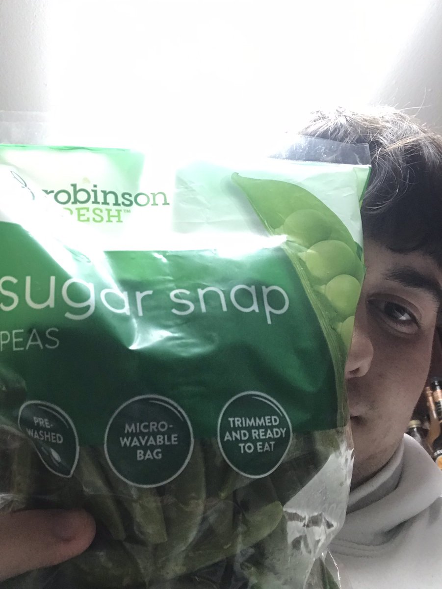 vkoch23's tweet photo. I have a bag of Pisum sativum ‘Macrocarpon Group’ aka sugar snap peas. Peas are a true breeding plant where they will pass on the same characteristics onto their offspring and are also self pollinating not requiring the pollen from a different flower #plant200week9 #drfoxcall https://t.co/TRjLqqEXJv