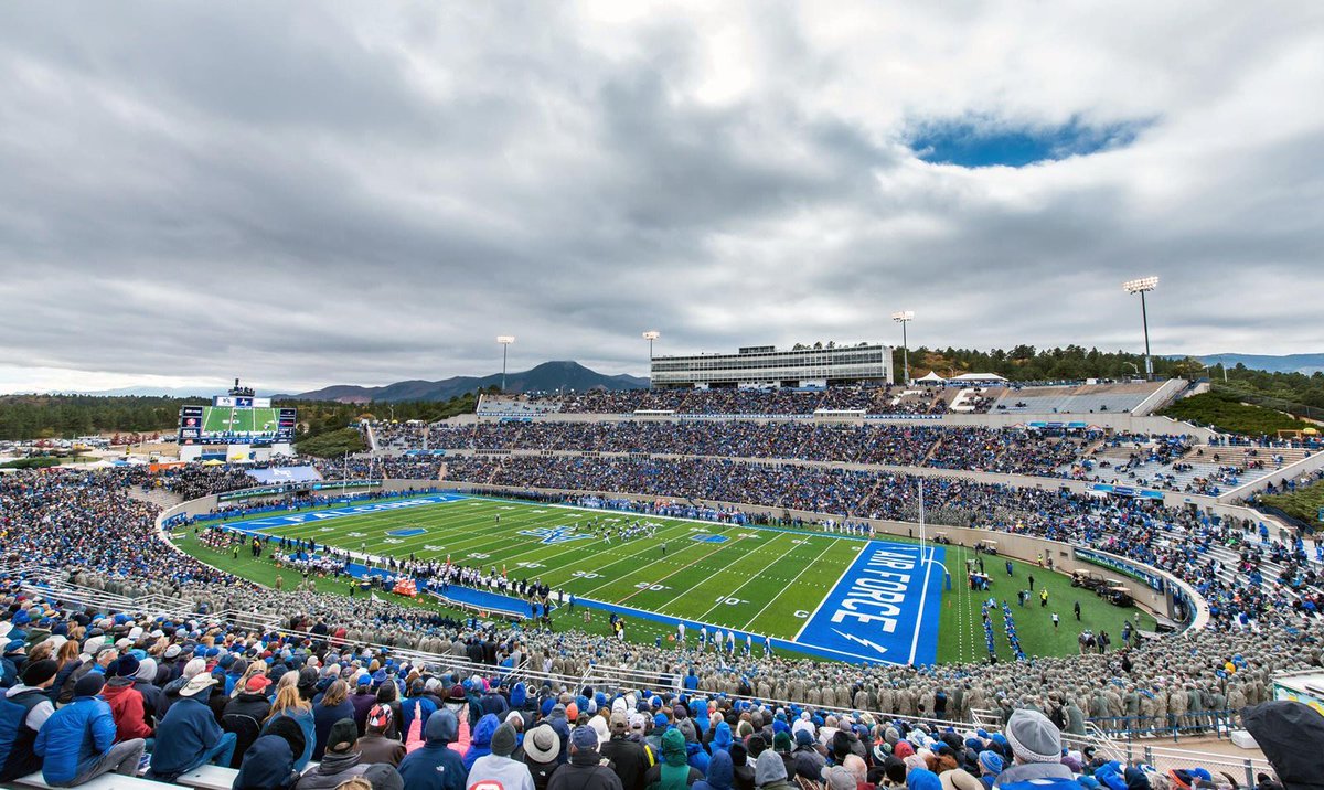 TheorinR's tweet photo. After a great conversation with @CoachLobotzke @CoachWhit_AFA I’m blessed to receive an offer from  the Air Force Academy ‼️‼️ https://t.co/NxMTLAzUtl