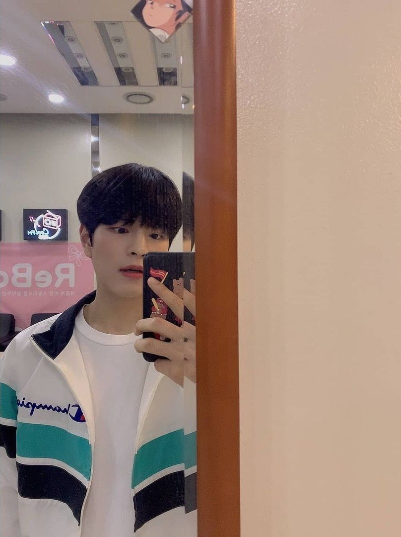 sevenskies_ph's tweet photo. 🌤 theninemall phone case ph go

hard case w/o card slot: ₱535
hard case w/ card slot: ₱670

☁️ airpods case, popsocket, clear case also available 😊

🏷 skz seungmin svt dk phone case https://t.co/f1oiRg2lsW