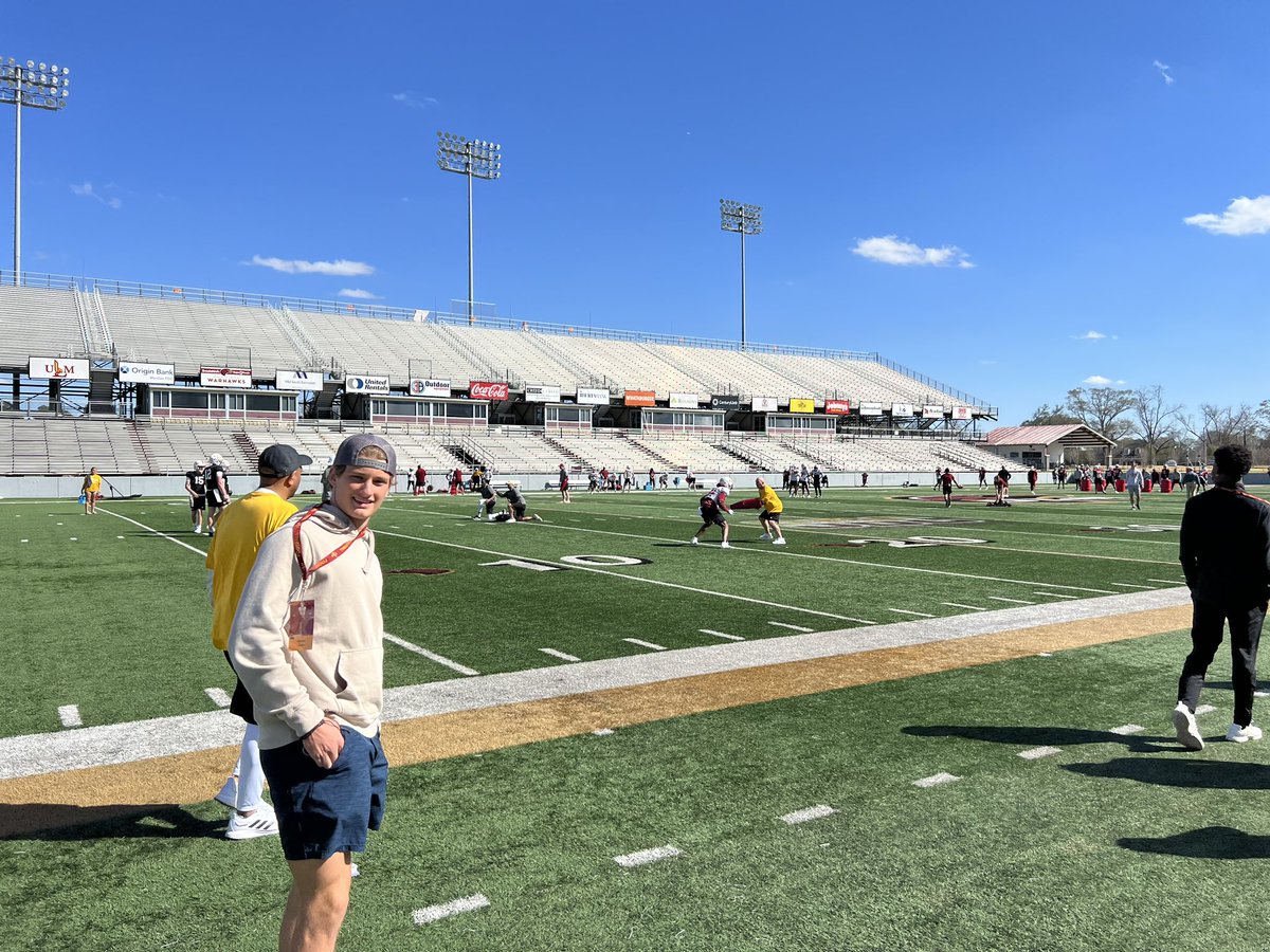 MLidisky's tweet photo. I had a great time visiting @ULM_FB and watching their team practice. HAWK YEAH!!!  @ULMFB_Recruit @CoachWestULM @FosterFootball @CoachBirdSays @Cover4Katy @ULMWarhawks https://t.co/Eoz2FjpKEn