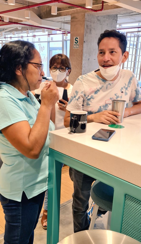 consumer_truth's tweet image. Nos tomamos un cafecito antes de empezar. Además venían de Cusco nuestra querida @katcusquito y de Chiclayo @chernandezvilca. Emocionados de recibirlos!. En #ConsumerTruth les llamamos "los extranjeros" 😛 Bienvenidos equipo insighter! #InsightLAB 💡