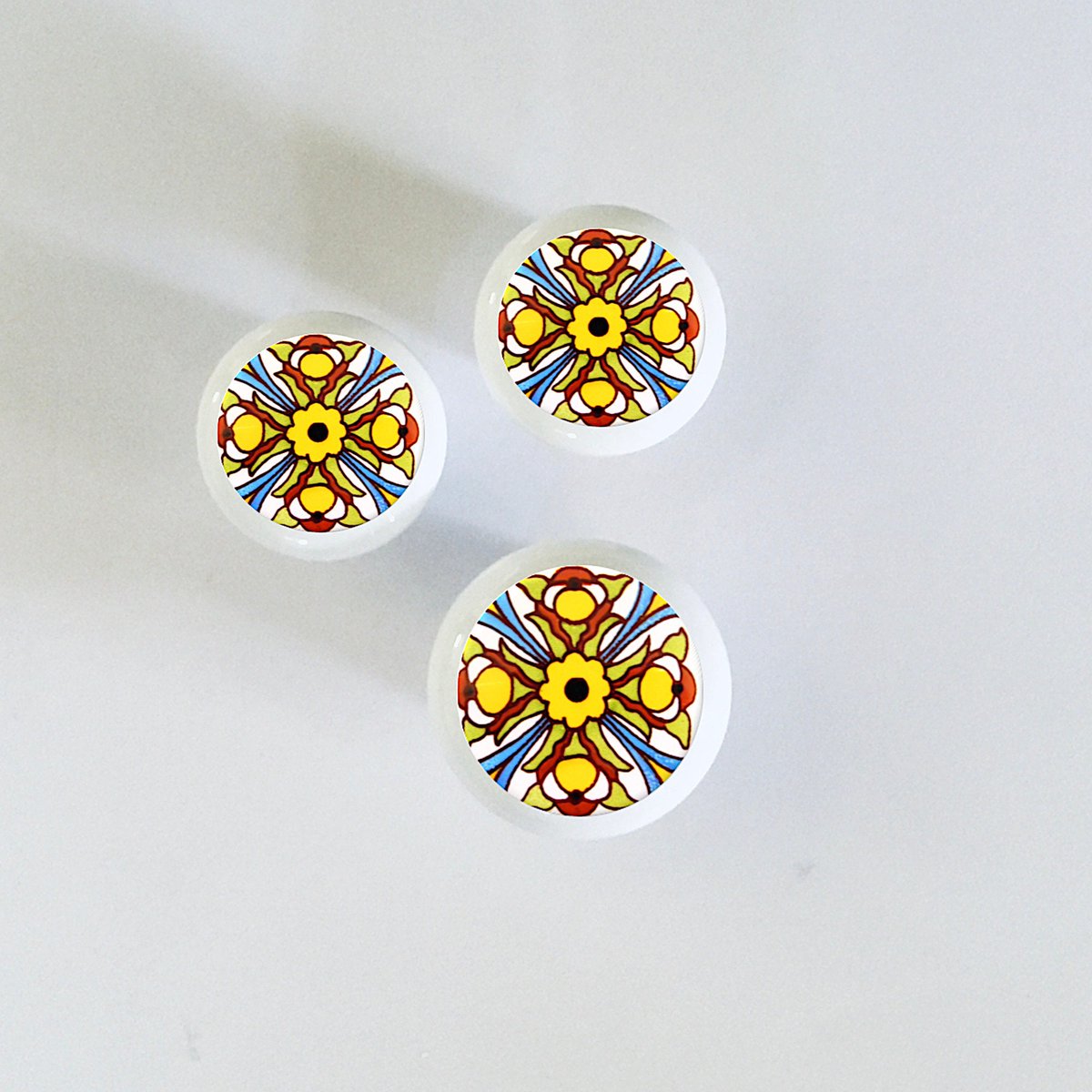 ruralgals's tweet image. 🐕 Big deals! KNOBS Bright Yellow Talavera Design Knobs Mexican Tile Talavera, Kitchen Knobs, Drawer Knobs, Kitchen Cabinet Hardware Kitchen Decor only at $19.96 on etsy.com/listing/104862… Hurry. #CustomKnobs #HomeDecor