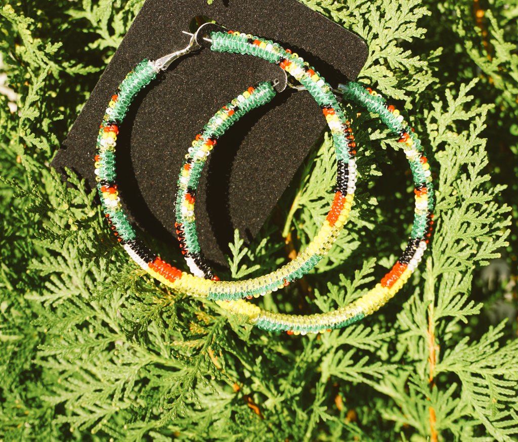 TommieErika's tweet photo. These are my latest..3"hoops peyote stitched..custom order for my Irish, African-American,  Native American friend...
#nativeamericanbeadwork #dakotasioux #beadedearrings #nativebling https://t.co/s2YwLQdVFo
