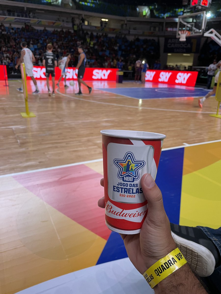 guilhermebuso's tweet photo. Vida longa ao bom e sempre novo @NBB com @Budweiser_Br
#Courtsideseats
#JogoDasEstrelasNBB https://t.co/Pj2TntCsM5