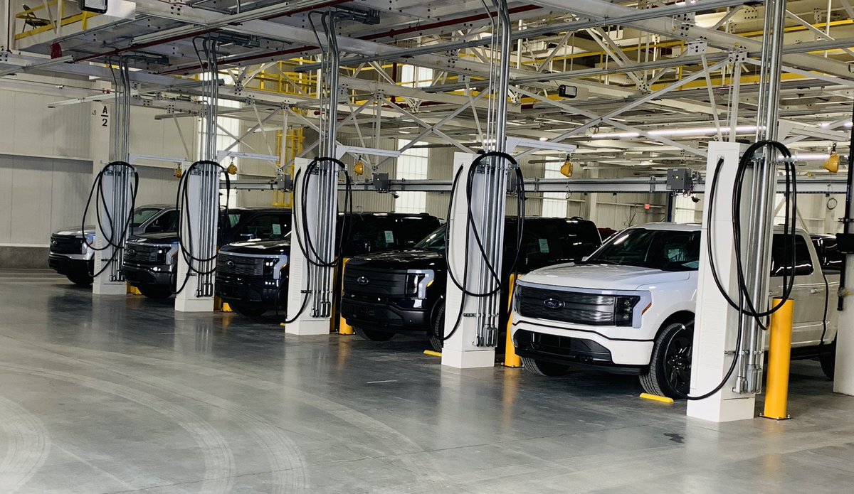 ebergg's tweet photo. Still on track for Spring deliveries… #f150lightning #electric #REVC 🛻⚡️🛻⚡️🛻⚡️🛻⚡️🛻⚡️ https://t.co/2iTdhcpCG9