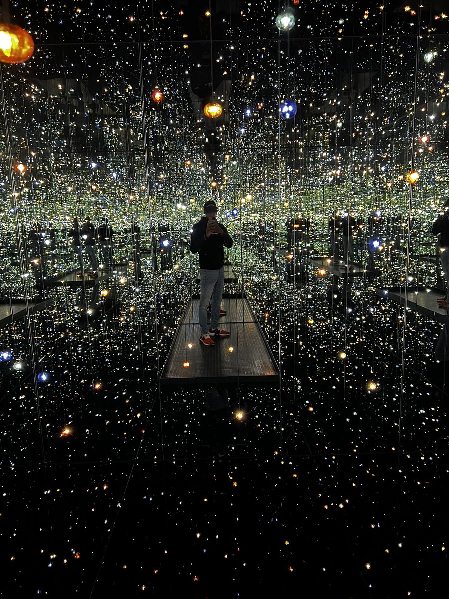 LegendOfThaDon's tweet photo. ⚡️ Yayoi Kusama’s Infinity Mirrored Room—The Souls of Millions of Light Years Away (2013) ⚡️ #BlakeRandomAdventurez #InfinityRoom #DTLA #thebroad https://t.co/WbDWEtqVW8