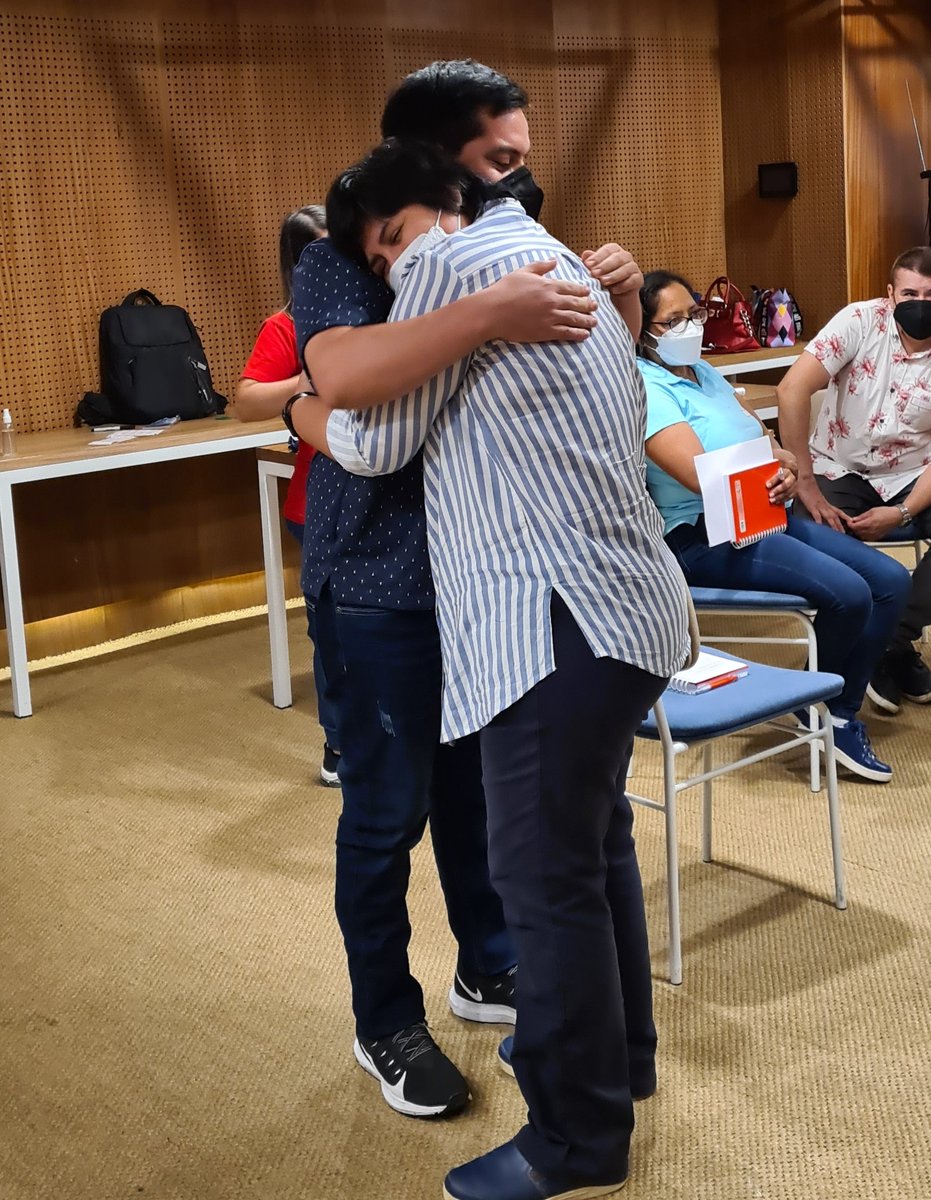 consumer_truth's tweet image. Empezamos la sesión de coaching con @MiriMorote y su equipo de #CreSer. Fue una sesión muy emotiva e inspiradora. Pudimos entender cuál era nuestra zona de confort, nuestra zona de miedo y nuestra zona de crecimiento. La introspección emergía en el equipo insighter #InsightLAB 👌