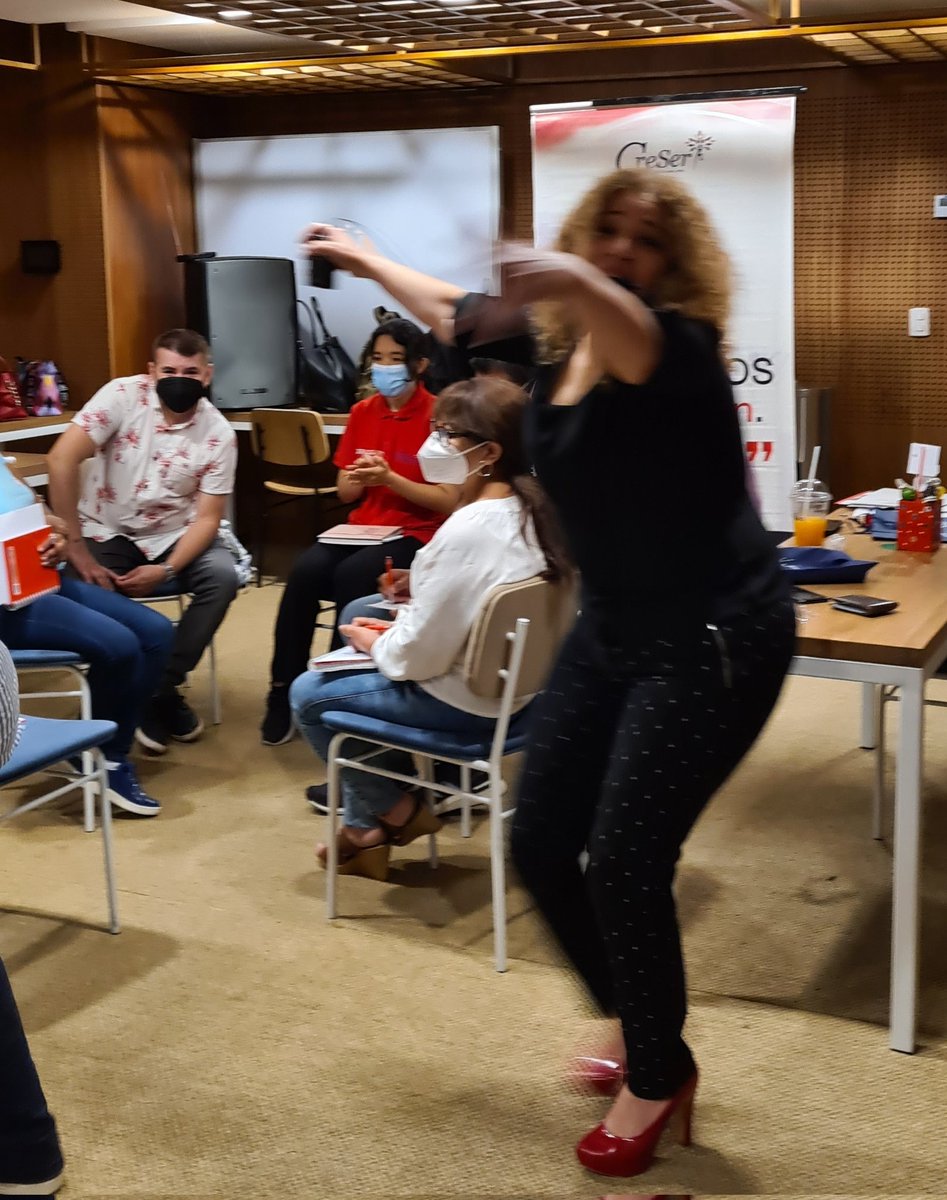 consumer_truth's tweet image. Empezamos la sesión de coaching con @MiriMorote y su equipo de #CreSer. Fue una sesión muy emotiva e inspiradora. Pudimos entender cuál era nuestra zona de confort, nuestra zona de miedo y nuestra zona de crecimiento. La introspección emergía en el equipo insighter #InsightLAB 👌