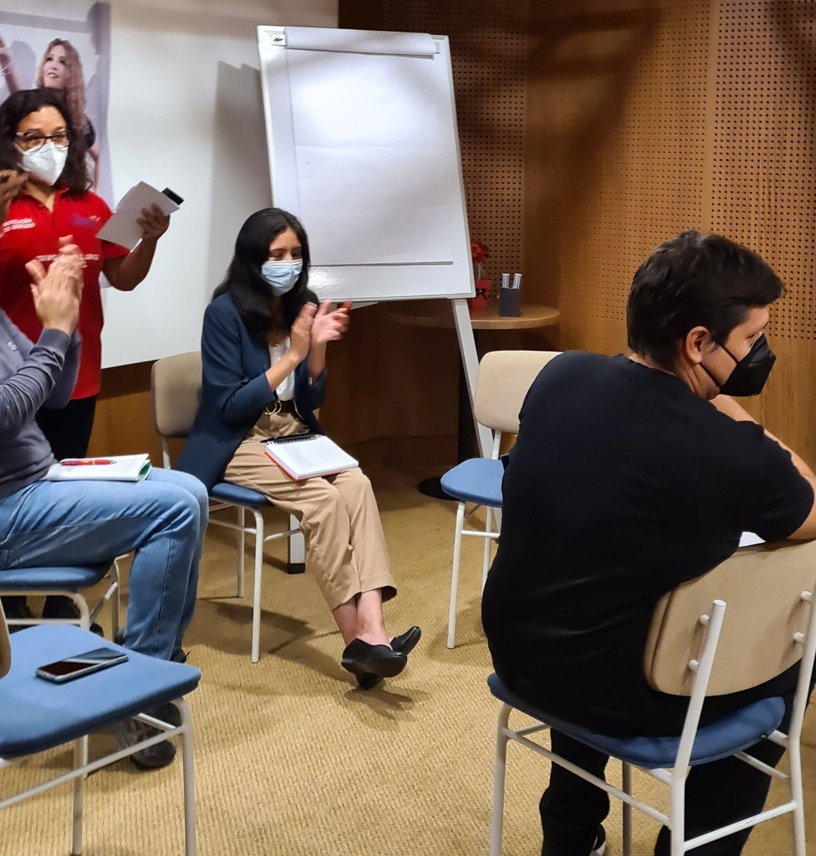 consumer_truth's tweet image. Empezamos la sesión de coaching con @MiriMorote y su equipo de #CreSer. Fue una sesión muy emotiva e inspiradora. Pudimos entender cuál era nuestra zona de confort, nuestra zona de miedo y nuestra zona de crecimiento. La introspección emergía en el equipo insighter #InsightLAB 👌