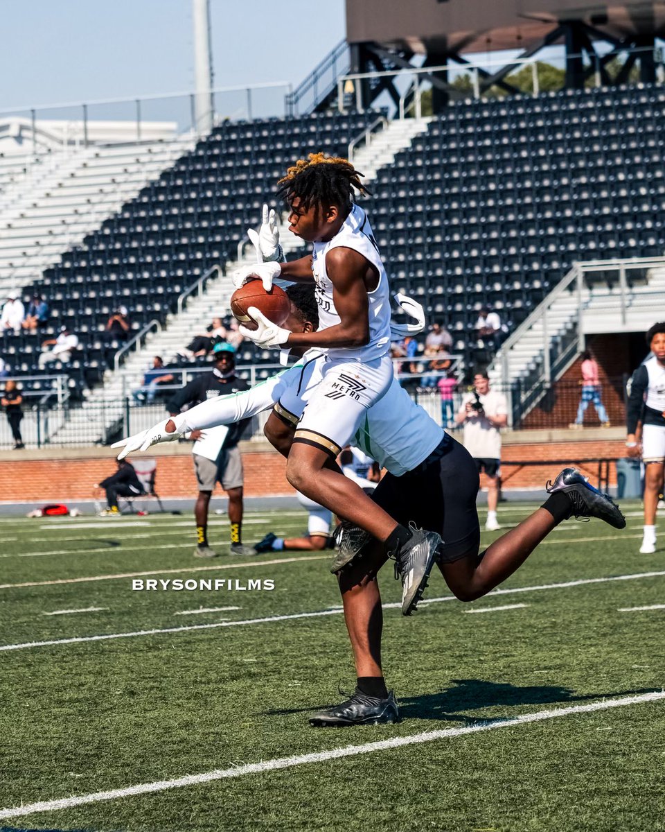 CamariHolmes's tweet photo. Eyes on the ball High point the ball Attack the ball #StroTraining @CoachStro84 @Metro7Football https://t.co/wTEShOjUWB