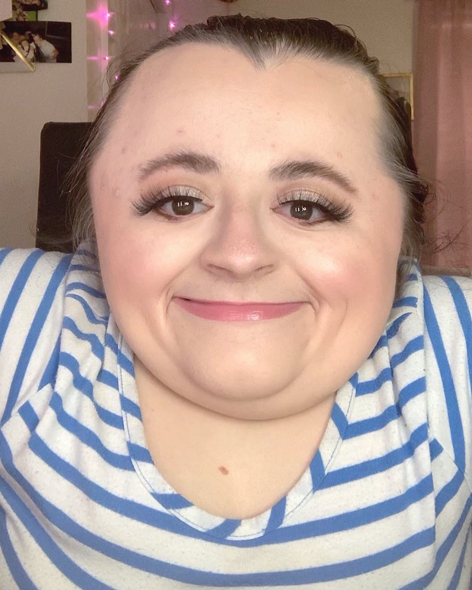 Makeup_Hannah15's tweet photo. I LOVE playing with color but I still appreciate a simple neutral glam! ๐๐ปโโ๏ธโจ #motd๐ #ootd๐ #neutralglam #fullglam #makeupismypassion #makeupobsesssed #makeuplover https://t.co/rt7sTDtbvb