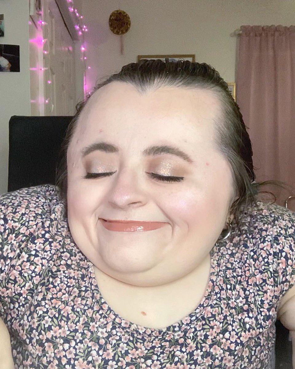 Makeup_Hannah15's tweet photo. I LOVE playing with color but I still appreciate a simple neutral glam! ๐๐ปโโ๏ธโจ #motd๐ #ootd๐ #neutralglam #fullglam #makeupismypassion #makeupobsesssed #makeuplover https://t.co/rt7sTDtbvb