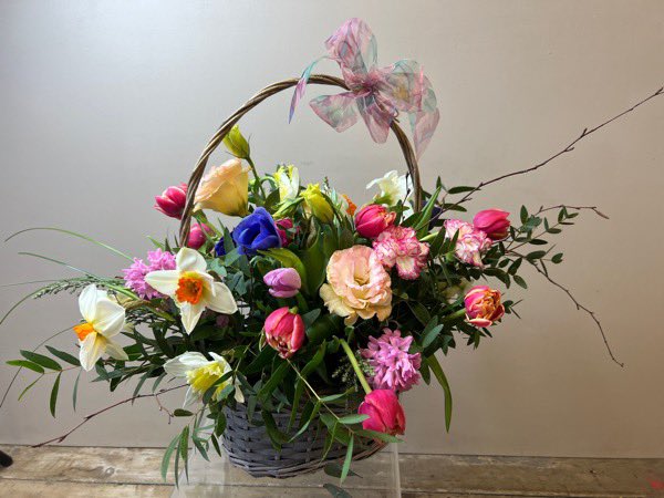 evolveflowers's tweet photo. #springbasket but you can’t order one like this …. Everyone is unique 😂 and besides every time I think I’ve run out of baskets ….and then one appears … #basketcase https://t.co/BiZZvicnVk