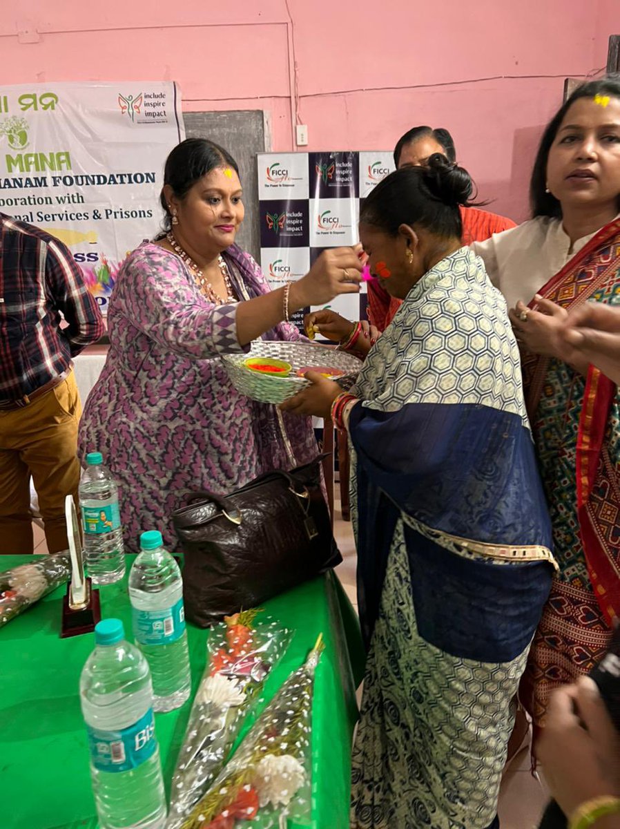 CSSunitaM's tweet photo. Colours of joy n spreading happiness, spending time with shunned people of society taught that we all r human beings with own stories , emotions , dreams n aspirations ..a great learning today at Chowdhar n jharpada female inmates…HAPPY HOLI ♥️ @dharitri @Rashmisarita https://t.co/LuYIUfXBuO