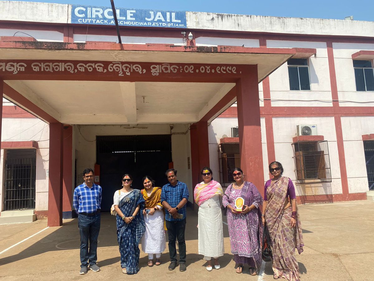CSSunitaM's tweet photo. Colours of joy n spreading happiness, spending time with shunned people of society taught that we all r human beings with own stories , emotions , dreams n aspirations ..a great learning today at Chowdhar n jharpada female inmates…HAPPY HOLI ♥️ @dharitri @Rashmisarita https://t.co/LuYIUfXBuO