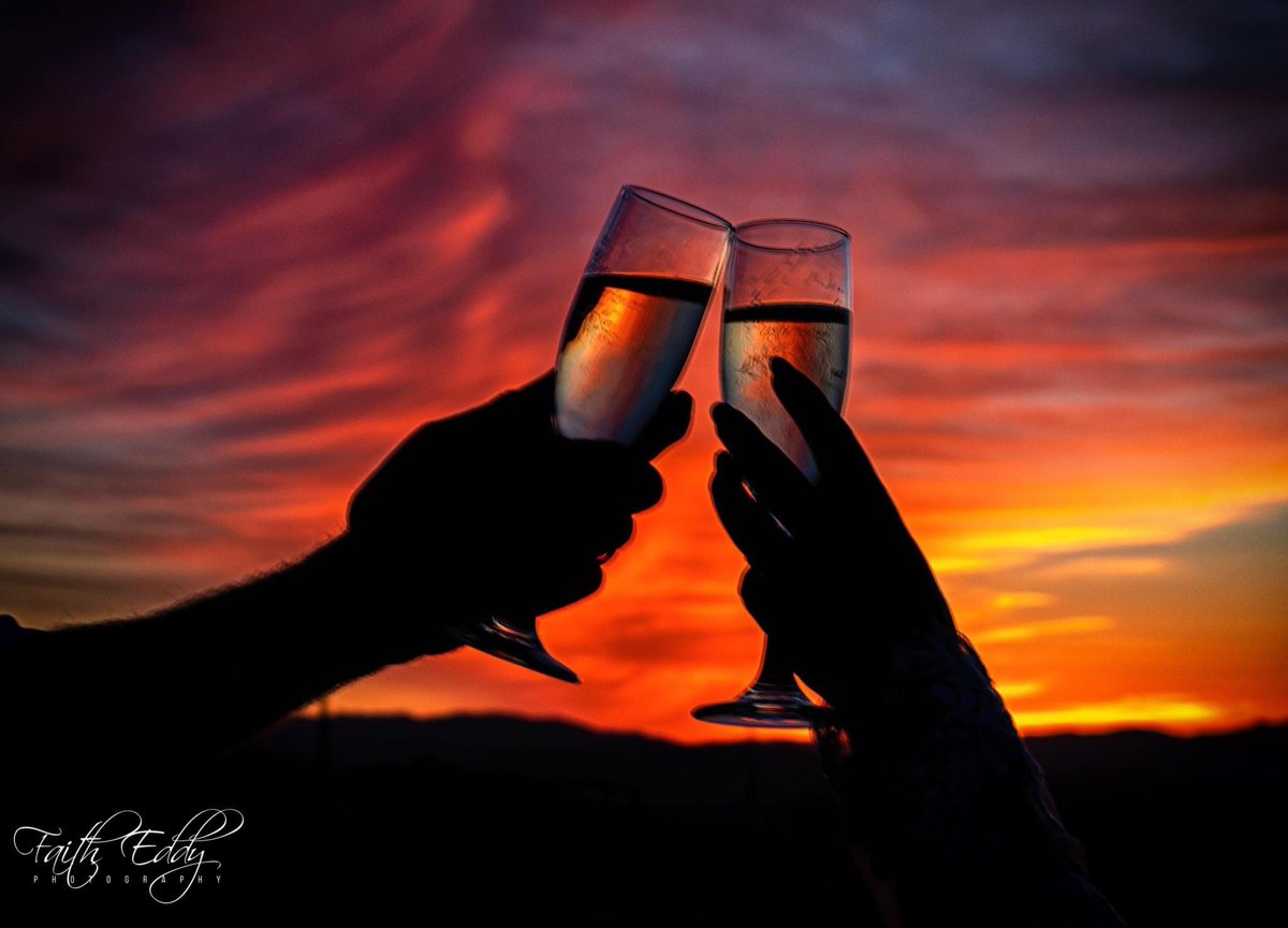 theothrwhitmeat's tweet photo. Probably the best shot of my humble career so far. #wedding #photography #PhotoOfTheDay #photographer #sunsetphotography #sunsetlovers #weddinginspiration #california #stpatricksdaywedding #StPatricksDay https://t.co/mMUmjIE9DB