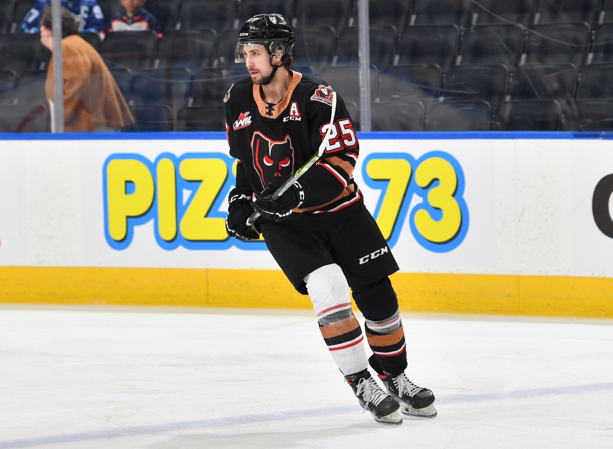 WHLHitmen's tweet photo. Monday, March 21st marks #WorldDownSyndromeDay. Tonight, us and the @EdmOilKings are wearing mismatched socks in support of @CdnDownSyndrome. 

#RockYourHKYSocks #SeeTheAbility

📸Andy Devlin/Edmonton Oil Kings https://t.co/yLhWPS2Tn7
