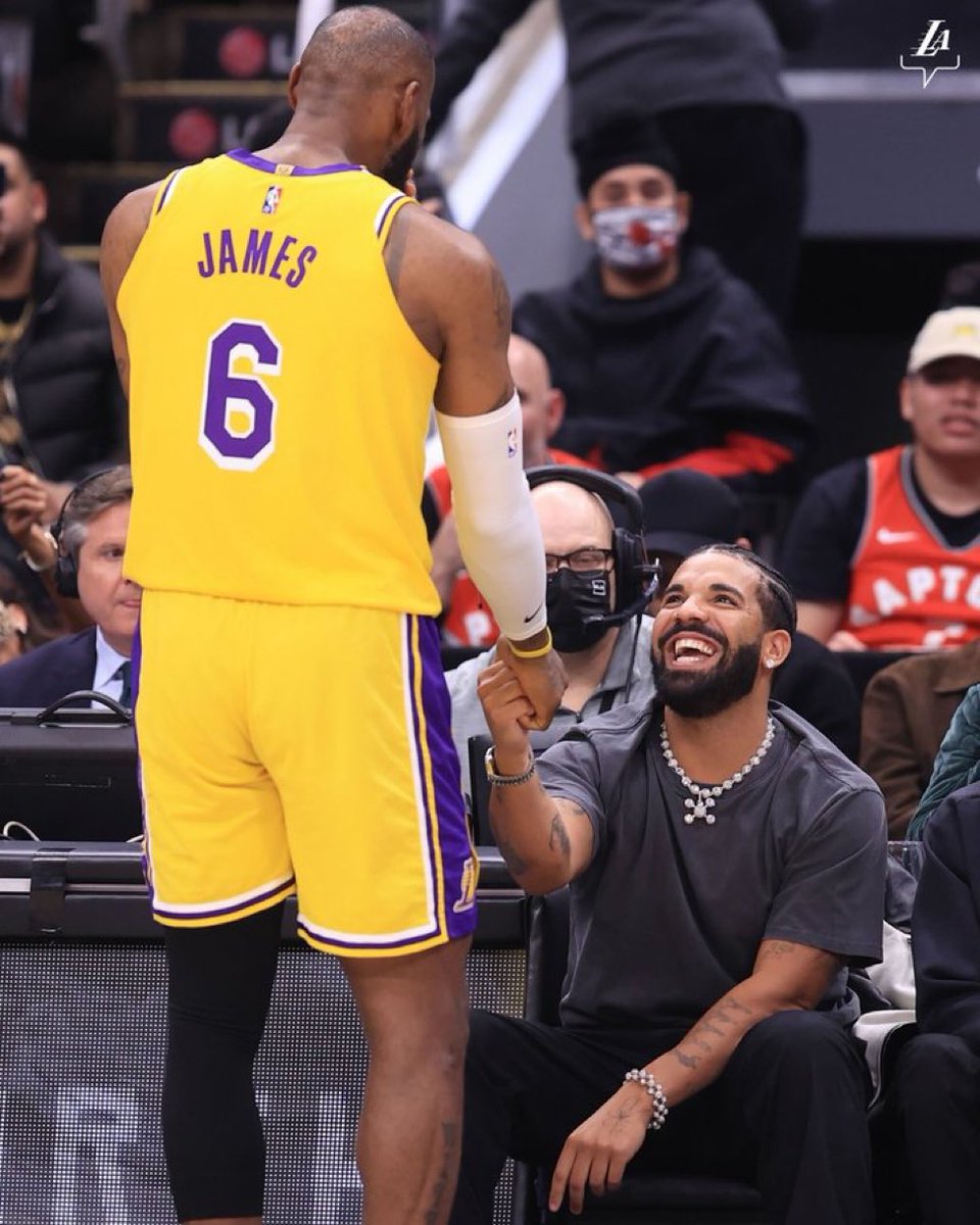 TheHoopCentral's tweet photo. LeBron x Drake. 🤝

(via @Lakers) https://t.co/Z9m8Jk7PGo