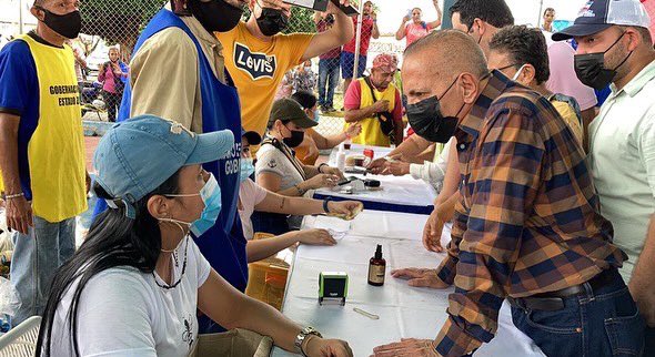 partidoUNT's tweet photo. A su vez supervisó los #MercadosPopulares, donde los sucrenses adquirieron alimentos a precios solidarios. También recorrió el Balneario de #Bobures, para iniciar la recuperación y modernización de las áreas e impulsar el turismo en la zona. https://t.co/LtEiy8aOpr