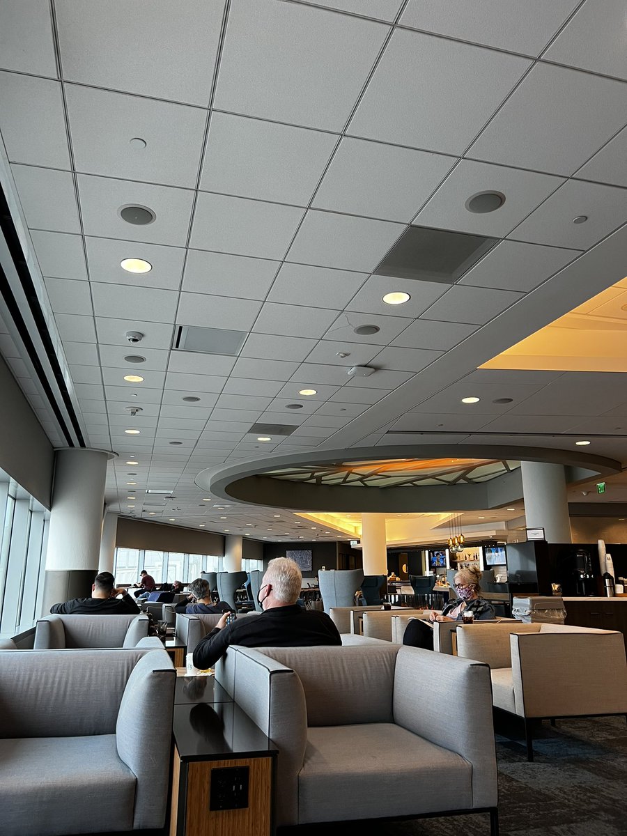 rowelldionicio's tweet photo. Good look at some Mist APs in the Alaska Airlines lounge https://t.co/yWAGfohlBK