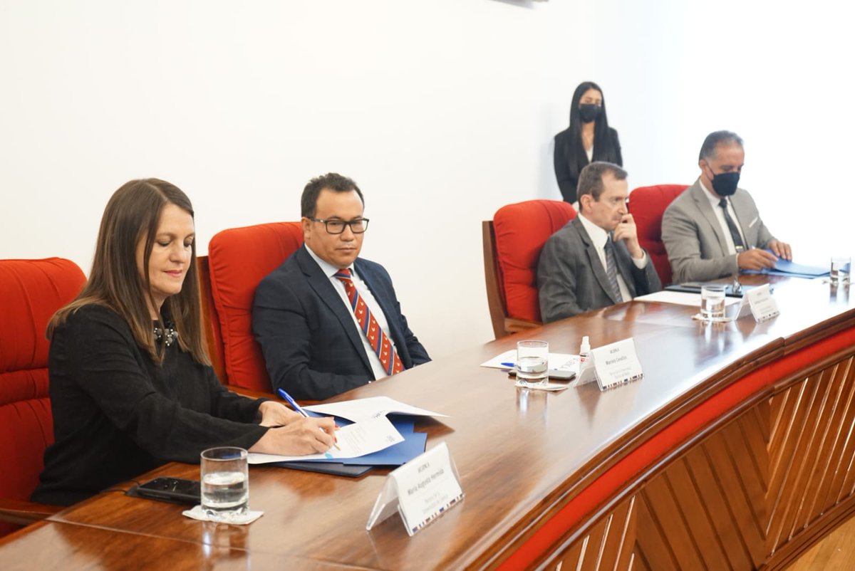 UTN_Ibarra's tweet photo. @MarceloCevalloV Rector de la #UTN, culminó su período como Presidente @OficialREDU; Hoy en evento oficial presentó el informe 2020-2022. Además se posicionó a la nueva directiva. Felicitaciones a la flamante presidenta y éxitos en su gestión. https://t.co/v8z6xOE0M5