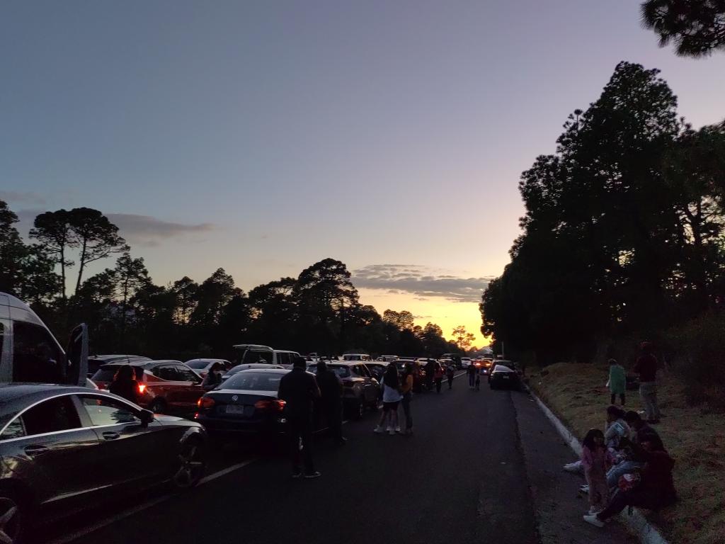 hec_vg's tweet photo. Así el atardecer en la México Cuernavaca, por cierto cerrada cerca de Tres Marias y las autoridades ni sus luces... @beltrandelrio @CiroGomezL @CarlosLoret @lopezdoriga https://t.co/iPufqLWZhy