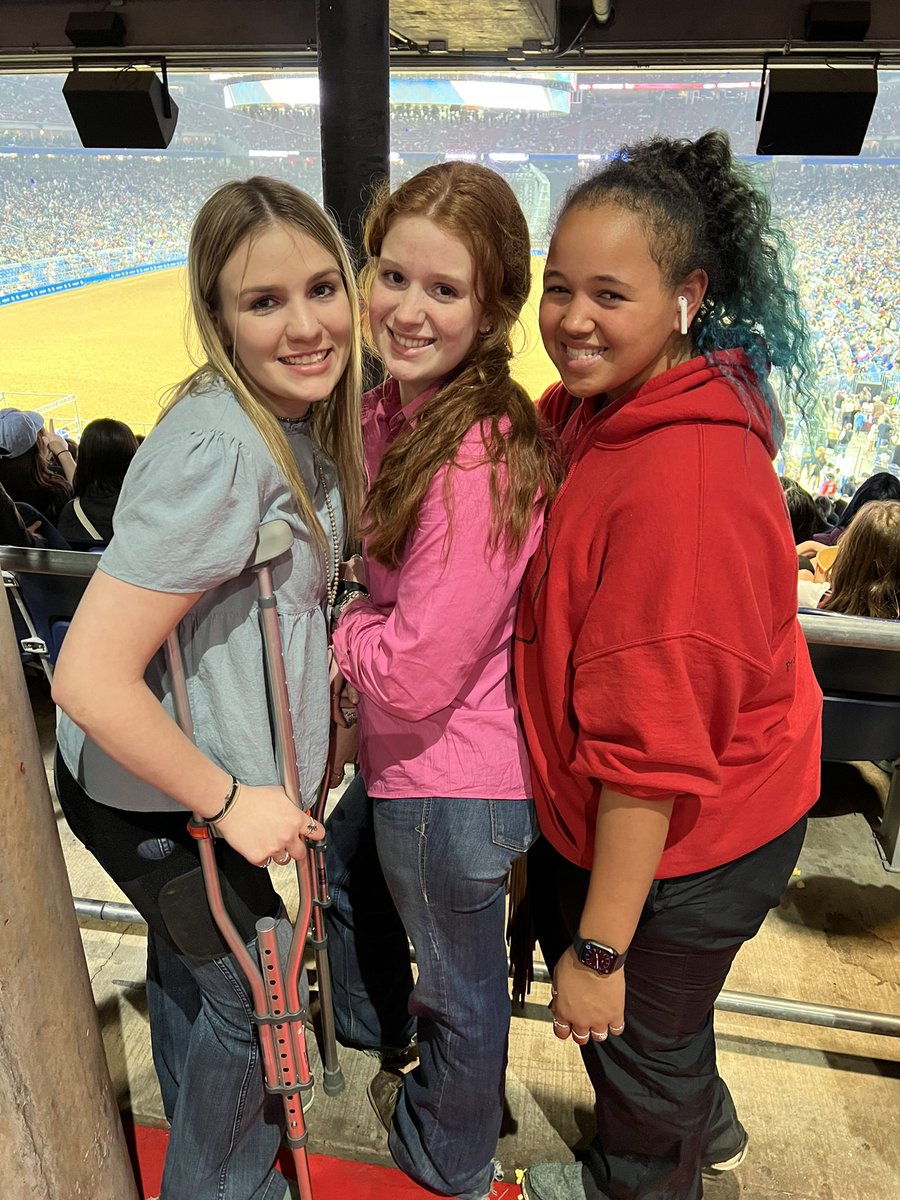 Special_mmm_Kay's tweet photo. #rodeohouston https://t.co/zMq1a8w77n
