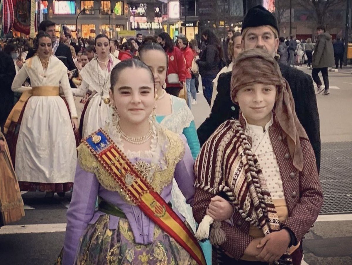 FallaAlameda1's tweet photo. Recogida de premios infantiles 9º premio Pere Belmonte Infantil de #LlibretsDeFalla #tornaremasentir_nos #replegadepremisinfantil #falles22 #falladelesarts https://t.co/LPKzVRFoRF