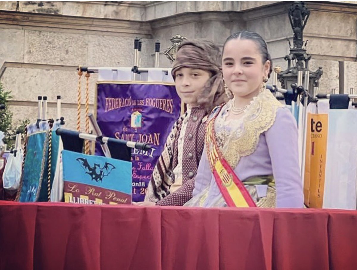 FallaAlameda1's tweet photo. Recogida de premios infantiles 9º premio Pere Belmonte Infantil de #LlibretsDeFalla #tornaremasentir_nos #replegadepremisinfantil #falles22 #falladelesarts https://t.co/LPKzVRFoRF