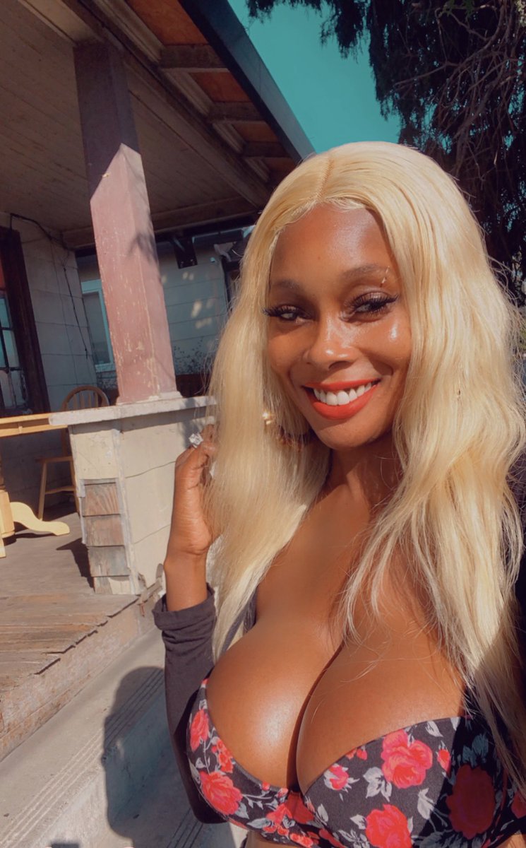 Iowajai1's tweet photo. The sexiest curve on a womenโs body is her smile๐ฅฐ #happyfriday #smile #weekendbehavior https://t.co/nKVWJgKUsx