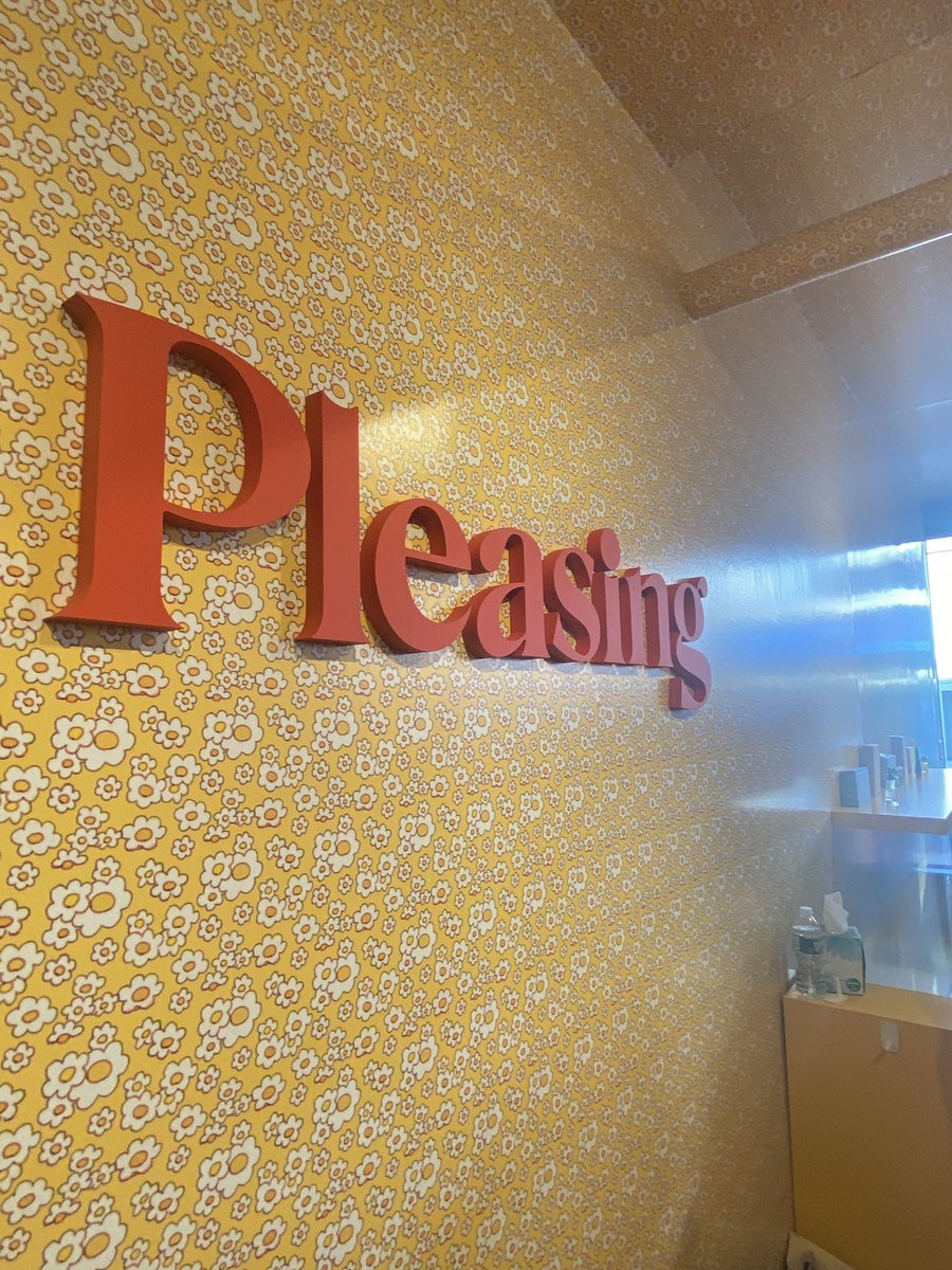 calliopewren's tweet photo. #pleasingpopupshop #nyc #pleasingpopup https://t.co/4OtqTz6XRq