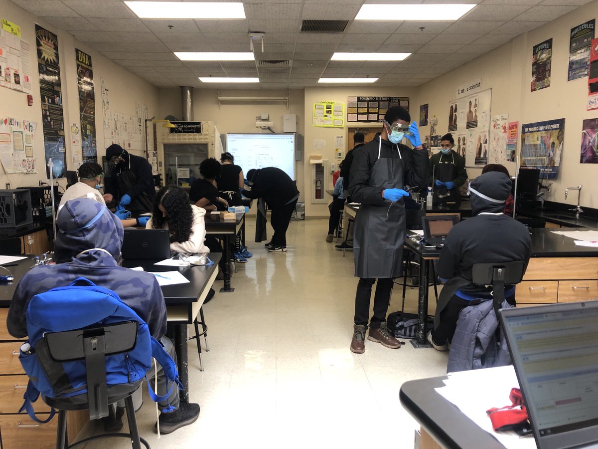Shout Out and thank you  to our amazing Chemistry teacher ⁦<a href="/EThreeAcademy/">*ECUBEDACADEMY</a>⁩ Mr Dibiasio for teaching /engaging our budding scientists  in a lab on Chemical Reactions! ( this class was after his lesson on lab safety … good stuff )
