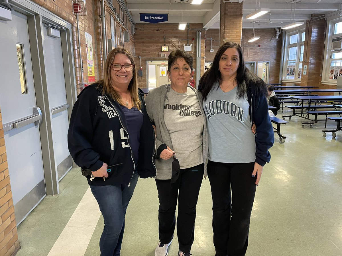 PS216K's tweet photo. Today we celebrated a Spirit Day focused on College Awareness! #collegeawareness #college #spiritfriday #leaders #Ps216K 
@PS216K @D1CSA @NYCMarymount @StFrancisColleg @BrooklynCollege @AuburnCollege @StJohnsU @Harvard @HofstraU https://t.co/KJG5mDVqvy