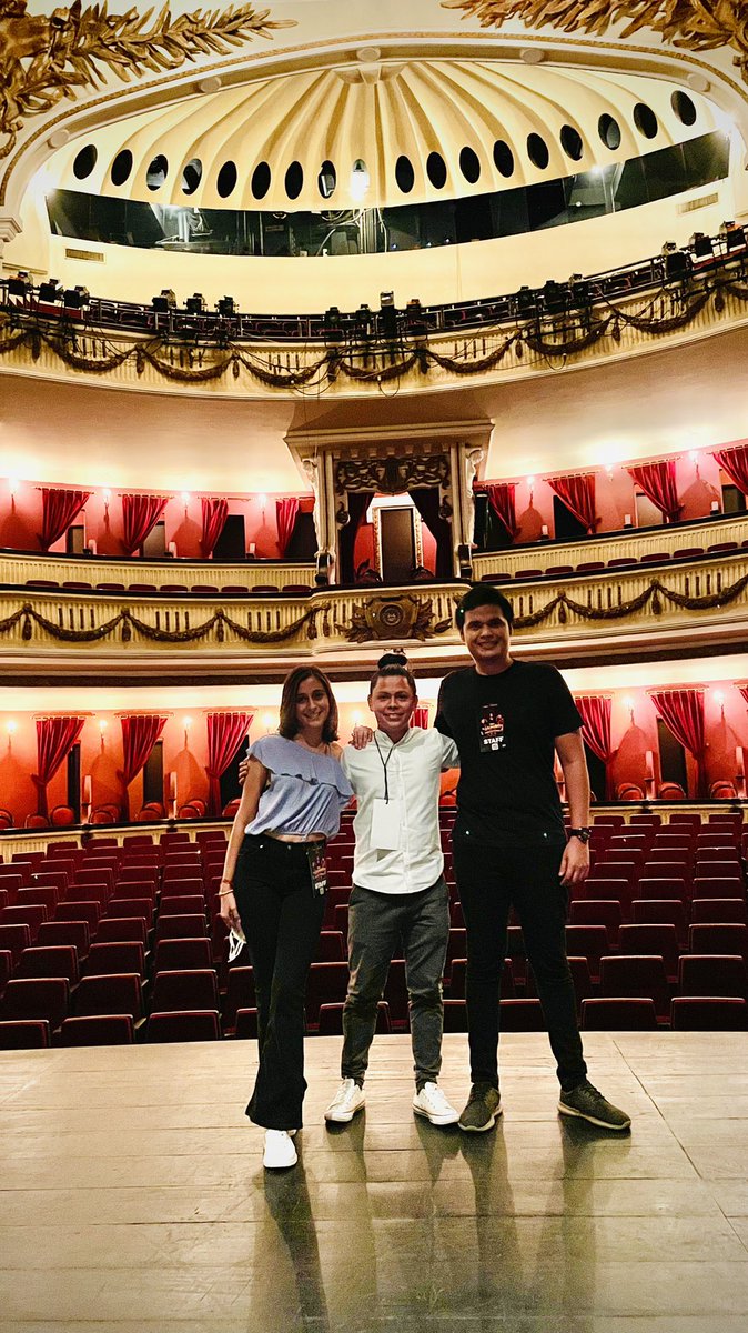 raorellanasv's tweet photo. Hoy tocó desde el Teatro Nacional #ComediaEs #Prax @Gabrielamtinez @NahumRoses https://t.co/OiMDq9zM67