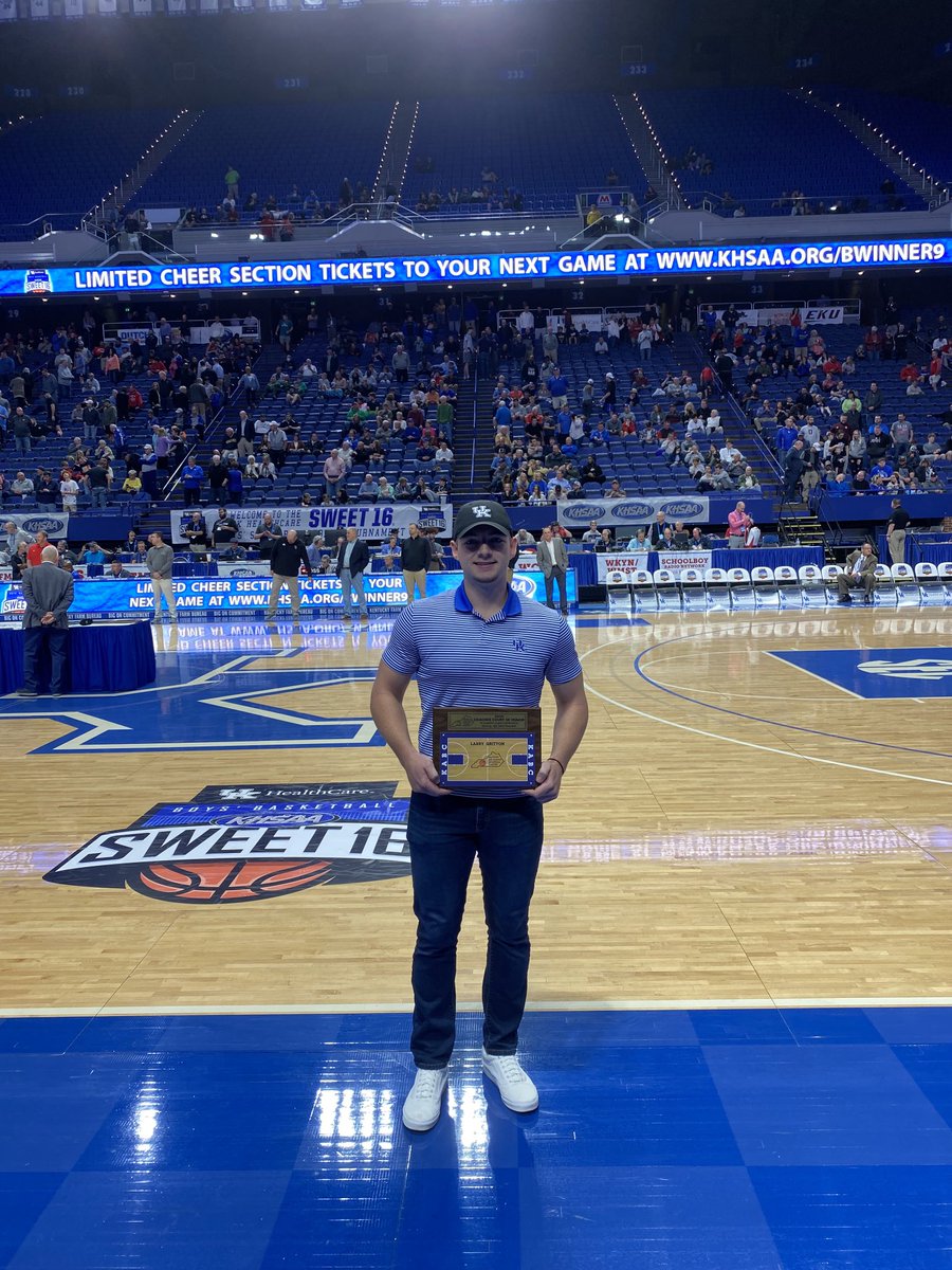 lgritton's tweet photo. Awesome blessing today for my father, my hero, Larry Gritton Sr, the greatest man I have ever known, to be inducted into the KHSAA Coach’s Court of Honor. He used the game of basketball to point young men to Jesus. Larry Gritton III (Trey) accepted his award for him. https://t.co/39XsyrgCDG