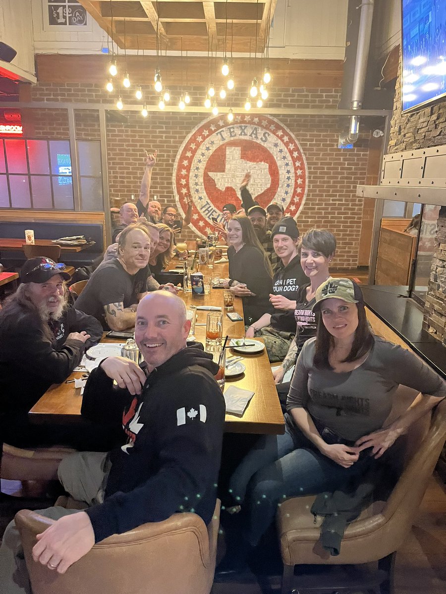 TWilsonOttawa's tweet photo. Gun people are the very best people there are … ❤️🇨🇦 #PostShowDinner https://t.co/x98Dy9n81Q