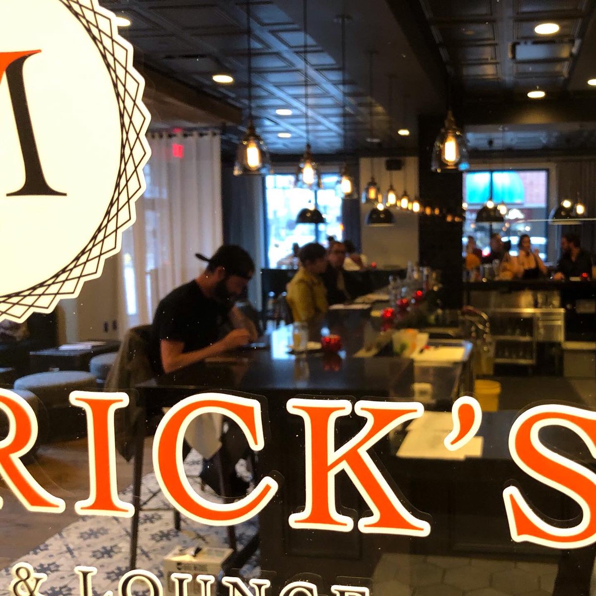 MAVERICKSRESTO's tweet photo. What a great evening! Now open, come by and and experience a real culinary meal, we’d love to see you!
#mavericksrestobar #thecincinnatianhotel #cincinnati #restaurant #foodie #food #nightout  #bar #culinary https://t.co/8t6yvrzToA
