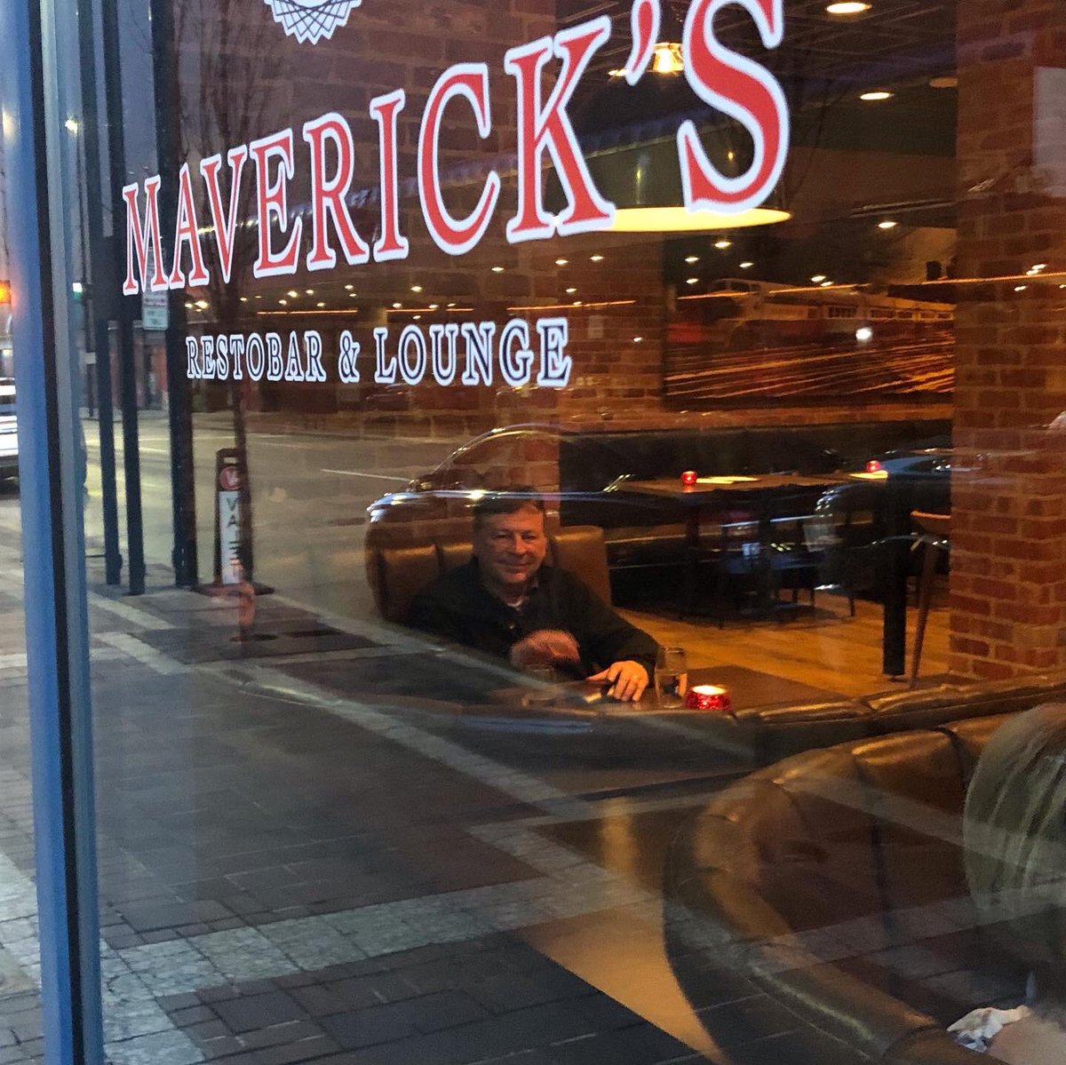 MAVERICKSRESTO's tweet photo. What a great evening! Now open, come by and and experience a real culinary meal, we’d love to see you!
#mavericksrestobar #thecincinnatianhotel #cincinnati #restaurant #foodie #food #nightout  #bar #culinary https://t.co/8t6yvrzToA