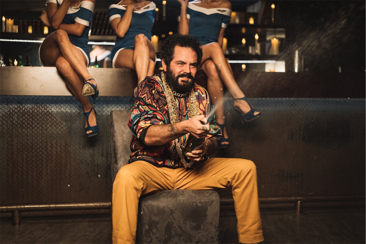 PrimeVideoMX's tweet photo. ¿Qué clase de tío crees que interpretará José Eduardo Derbez? 
Mi Tío, estreno el 25 de marzo por Prime Video. https://t.co/9TPtWTD2Pp