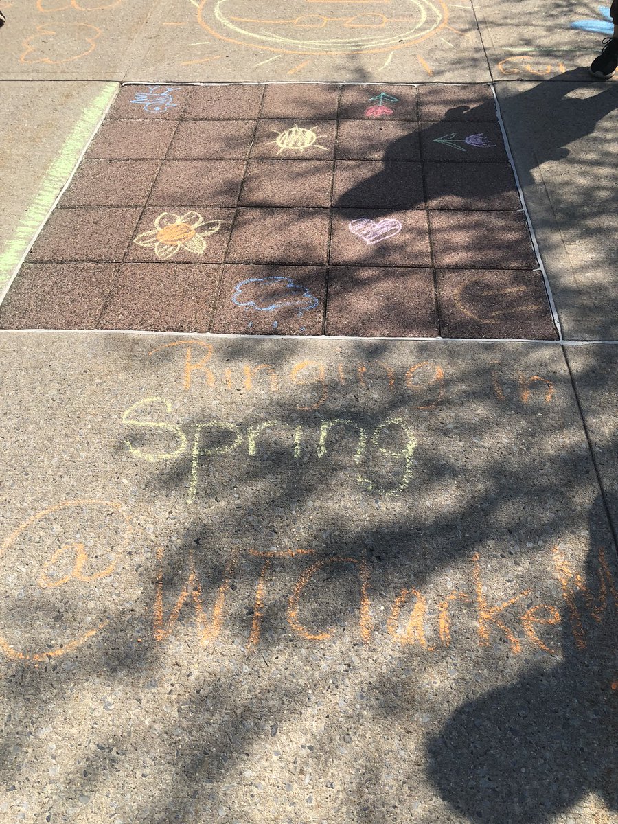 WenWanso's tweet photo. ☀️🌷Welcoming spring @WTClarkeMS #chalktalk #sunshinefun #spring ❣️ https://t.co/dSMcoTK6jQ