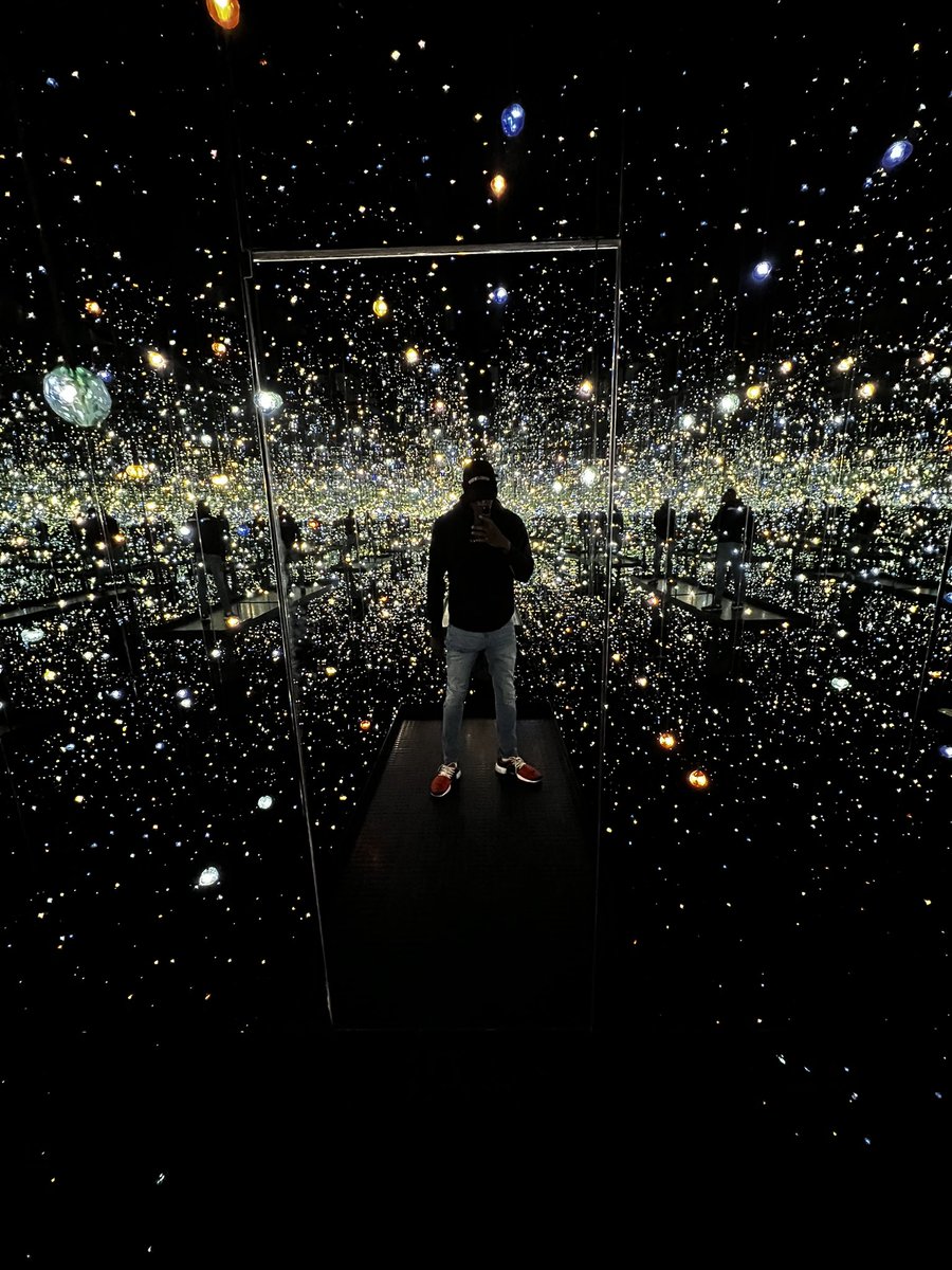 BlakeRandomAdv's tweet photo. ⚡️ Yayoi Kusama’s Infinity Mirrored Room—The Souls of Millions of Light Years Away (2013) ⚡️ #BlakeRandomAdventurez #InfinityRoom #DTLA #thebroad https://t.co/67QaEyUPk8