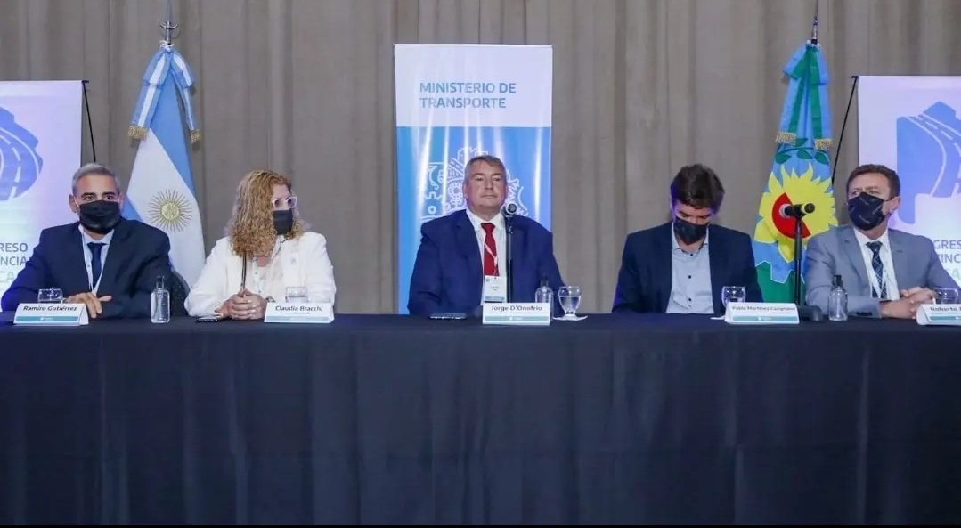 LuisCarranzaOK's tweet image. Junto a @_Javier_A_Perez y @_Eduardo_Diaz, Gerente y Subgerente de Fiscalización de Transporte Automotor de #CNRT, acompañamos al Ministro de Transporte de la provincia de Buenos Aires, @donofriojorge, en el Primer Congreso Provincial de Educación y #SeguridadVialPBA.