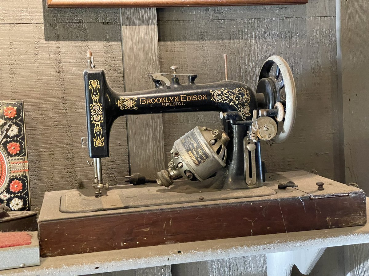 iAdjunct's tweet photo. @MsBBanner I just saw this in a Cracker Barrel. I would never have even noticed this before, but now my first thought was “is it a chain stitch or does it have a bobbin?” Then I discovered it’s one of the first electric sewing machines - clearly with the traditional design. Cool! https://t.co/Fdb0JfzSbK