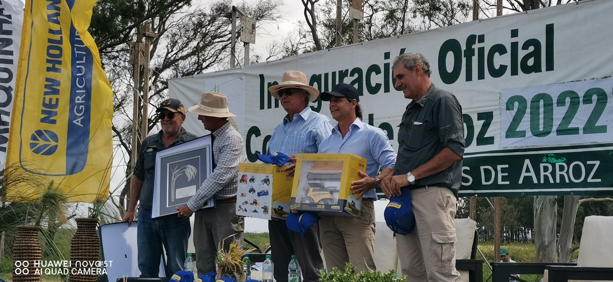 MarceloLemes73's tweet photo. ... Departamento de Cerro Largo, Río Branco... inauguración de la cosecha de arroz 2022!!! Con la presencia de nuestro querido Presidente @LuisLacallePou
@jose_yurramendi https://t.co/VRJFnOLtWy
