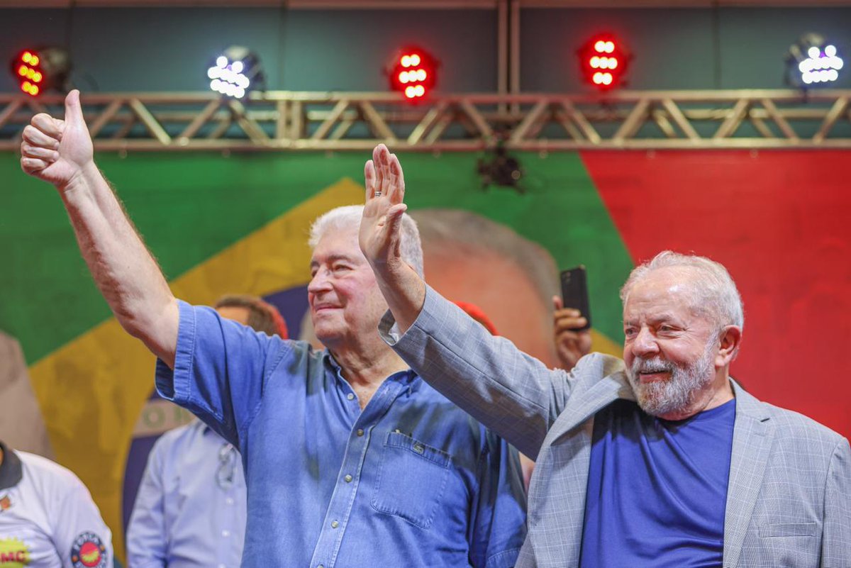 O povo vai voltar a governar esse país. Paraná, junto de vocês, vamos consertar o Brasil. 

📸: <a href="/ricardostuckert/">Ricardo Stuckert</a>