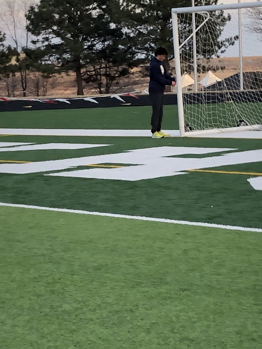 coachlpaben's tweet photo. There is no secret to success. No overnight sensation. Hard work, dedication, and discipline lead the way. @gabehinrichs9 still working well after the meet has cleared out. Also stayed to help with tear down. #classact #gladhe’sonourteam https://t.co/hoCPv531PA